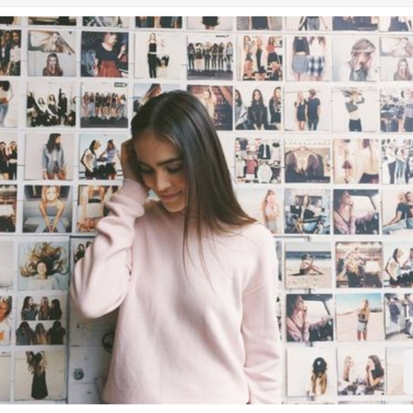 Brandy Melville Photo + 3 Velvet Sunshine Scrunchi - Picture 5 of 6